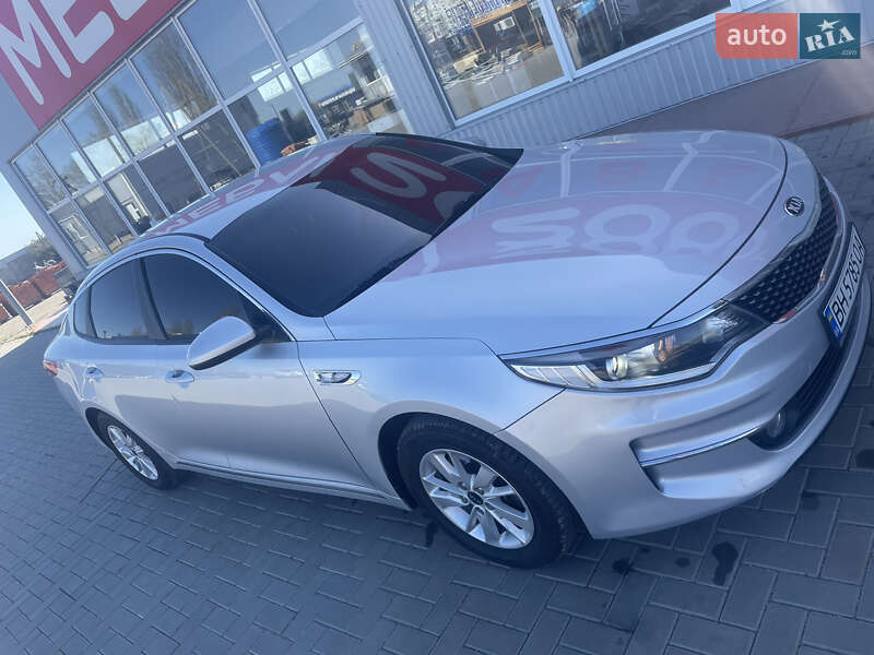 Седан Kia K5 2016 в Одессе