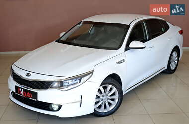 Седан Kia K5 2017 в 