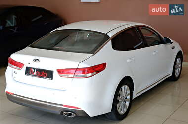 Седан Kia K5 2017 в 