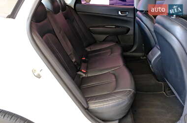 Седан Kia K5 2017 в 
