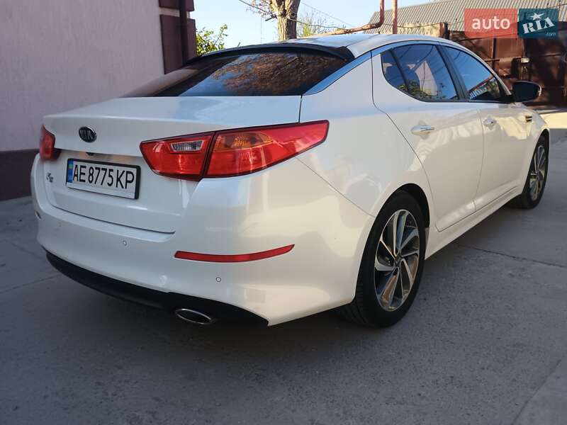Седан Kia K5 2014 в Дніпрі