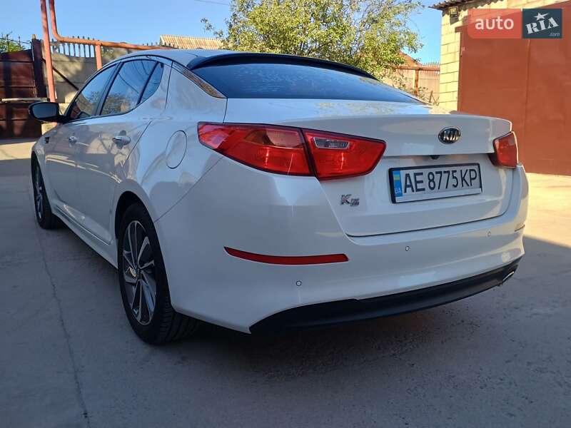 Седан Kia K5 2014 в Дніпрі