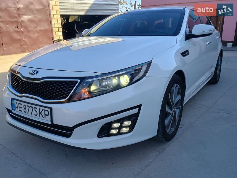 Седан Kia K5 2014 в Дніпрі
