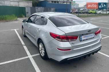 Седан Kia K5 2017 в 