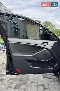 Седан Kia K5 2010 в 