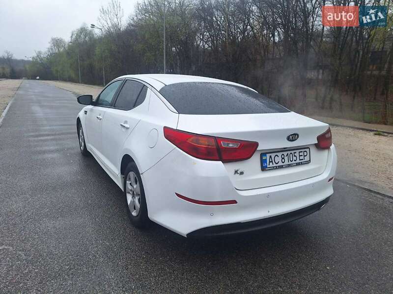 Седан Kia K5 2015 в Дніпрі