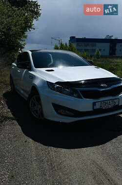 Седан Kia K5 2012 в 