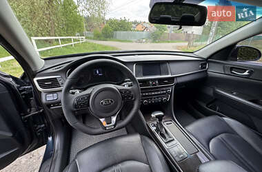 Седан Kia K5 2017 в 
