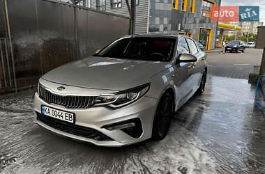 Седан Kia K5 2018 в 