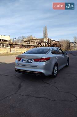Седан Kia K5 2017 в 