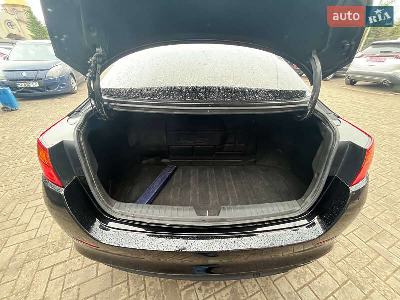 Седан Kia K5 2014 в Кривом Роге