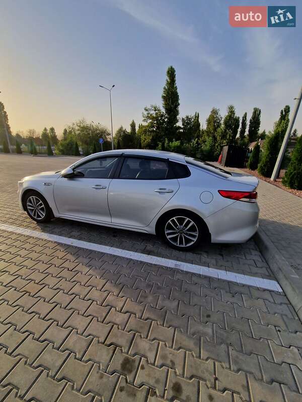 Седан Kia K5 2016 в Киеве