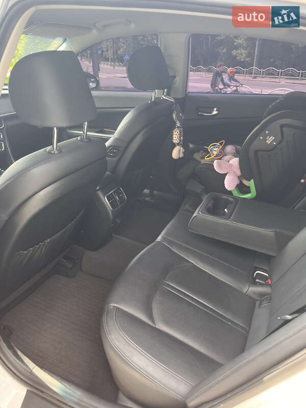 Седан Kia K5 2016 в Луцке