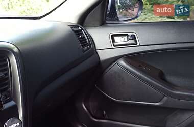 Седан Kia K5 2012 в 