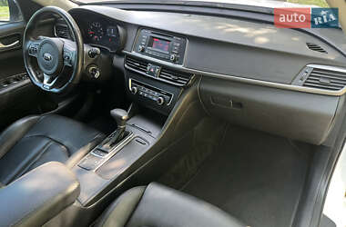 Седан Kia K5 2017 в 