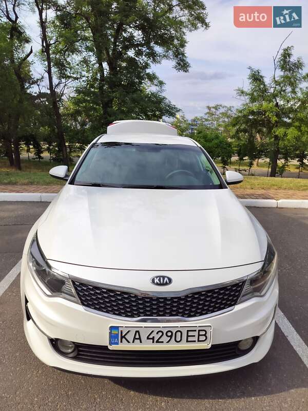 Седан Kia K5 2016 в Одессе