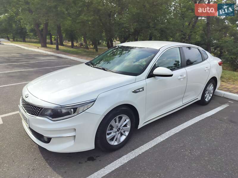 Седан Kia K5 2016 в Одессе
