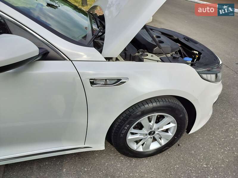 Седан Kia K5 2016 в Одессе