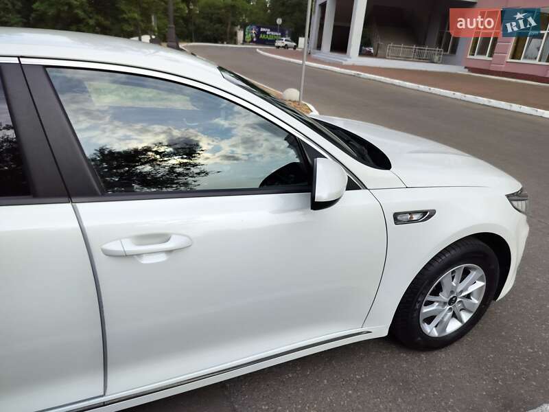 Седан Kia K5 2016 в Одессе