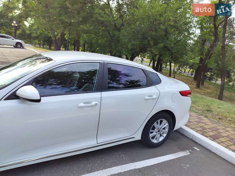 Седан Kia K5 2016 в Одессе