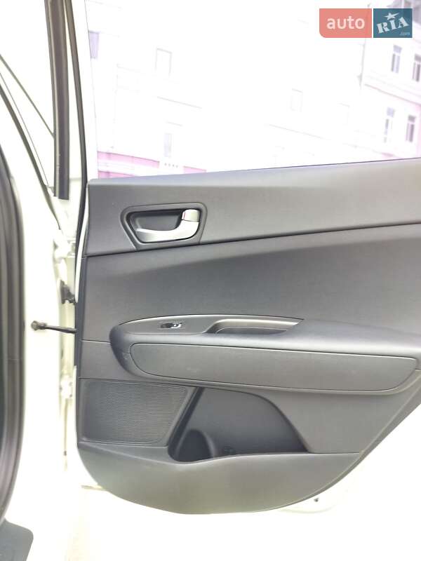 Седан Kia K5 2016 в Одессе