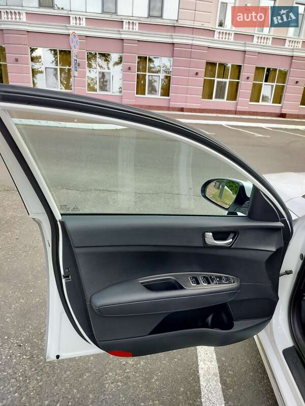 Седан Kia K5 2016 в Одессе