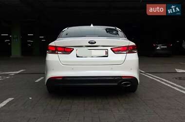 Седан Kia K5 2016 в 