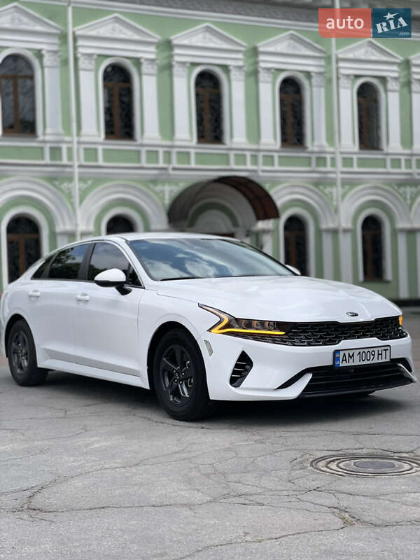 Седан Kia K5 2021 в 