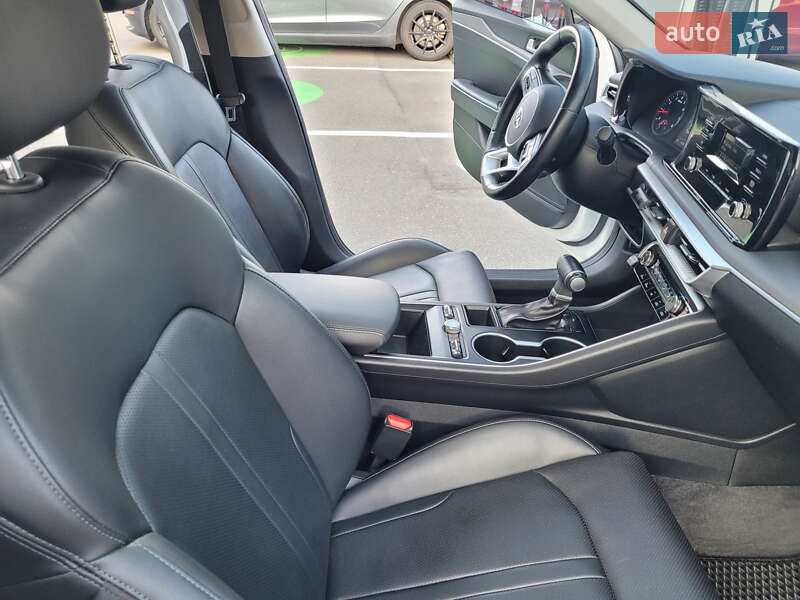 Седан Kia K5 2020 в Киеве