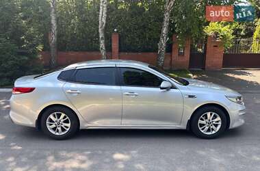 Седан Kia K5 2017 в 