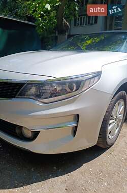 Седан Kia K5 2015 в Одессе