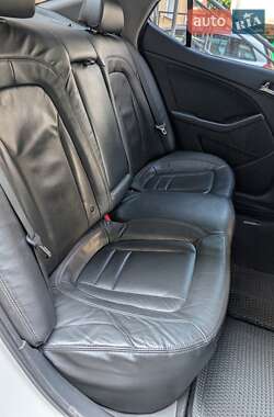 Седан Kia K5 2011 в 