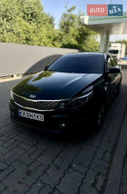 Седан Kia K5 2016 в Яремче