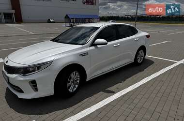 Седан Kia K5 2015 в 