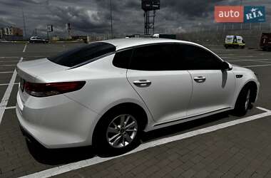 Седан Kia K5 2015 в 