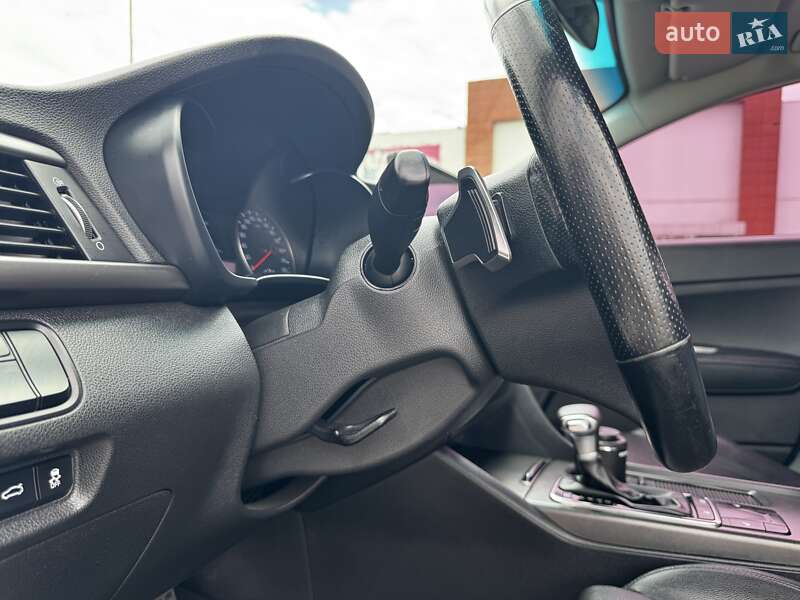 Седан Kia K5 2015 в Одесі