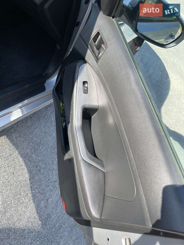 Седан Kia K5 2014 в Гусятине
