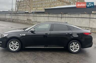 Седан Kia K5 2016 в 