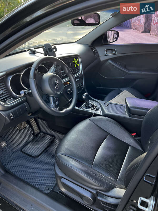 Седан Kia K5 2014 в Днепре