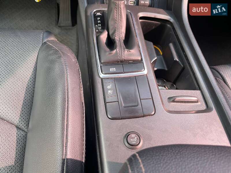 Седан Kia K5 2016 в Киеве