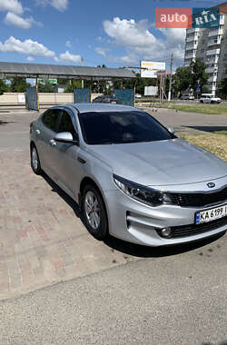 Седан Kia K5 2016 в Киеве