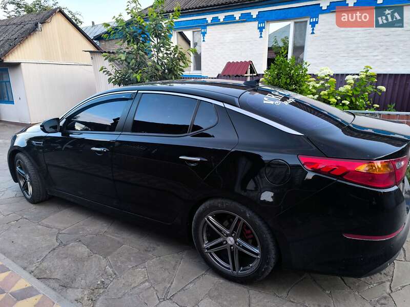 Седан Kia K5 2015 в Ставищі