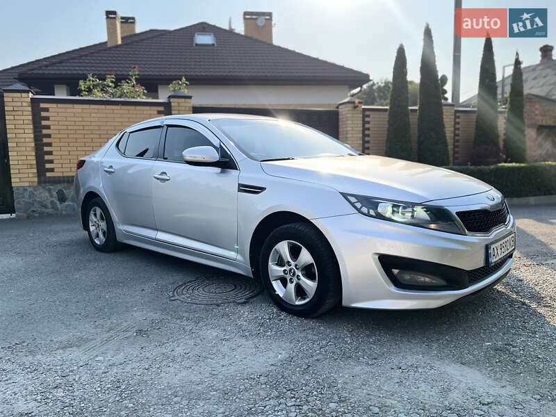 Седан Kia K5 2012 в Харькове