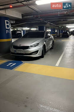 Седан Kia K5 2012 в 