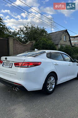 Седан Kia K5 2015 в 