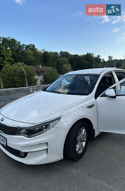 Седан Kia K5 2015 в 