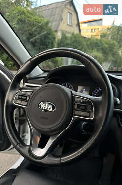 Седан Kia K5 2015 в 
