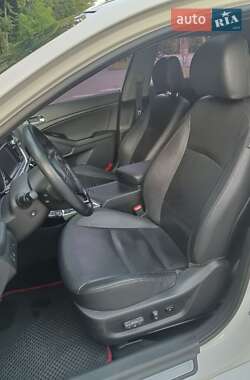 Седан Kia K5 2014 в 