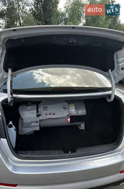 Седан Kia K5 2012 в 