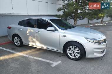 Седан Kia K5 2016 в 